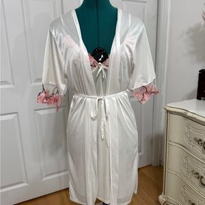 White & pink floral night + robe